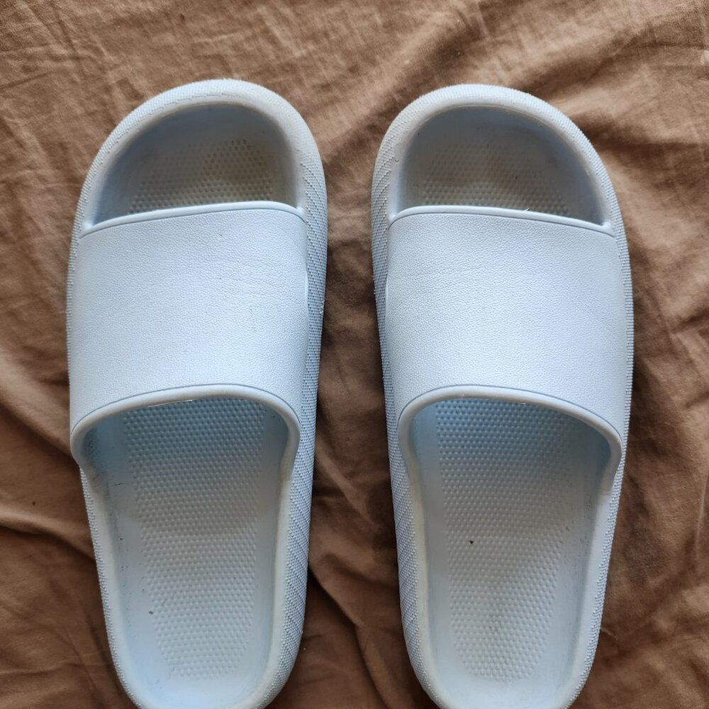 Pillow Slides Anti-Slip Sandals Ultra Soft Cloud Shower Sky Blue US Size 8 - Picture 8 of 12